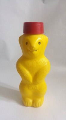 Jucarie veche ursulet galben plastic sticluta de solutie facut bloane sapun foto