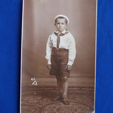 FOTOGRAFIE VECHE TIP CARTE POSTALA * COPIL IN UNIFORMA DE CERCETAS -PLOESTI,1939