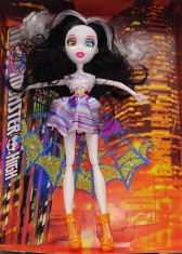 PAPUSA FASHION GIRL MONSTER HIGH CU OCHI DE STICLA foto