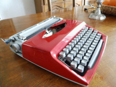 masina de scris rosie deosebita ideal cadou foto