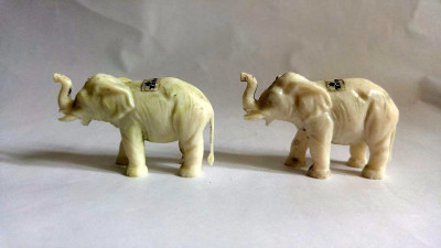Lot 2 figurine marca Titze, elefanti , cca 6cm, detalii fine foto