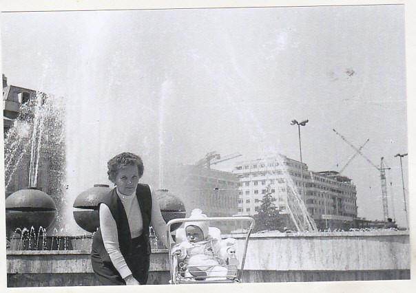 bnk foto - Ploiesti - Vedere din parc inspre Galeriile comerciale - anii `80