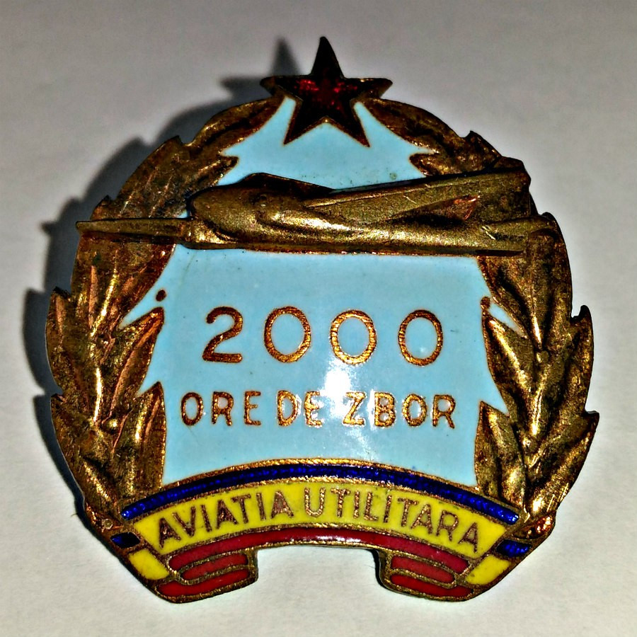INSIGNA AVIATIE AVIATIA UTILITARA 2000 ORE DE ZBOR RPR PILOT IMPECABILA |  arhiva Okazii.ro