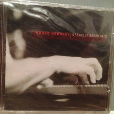 BRUCE HORNSBY - GREATEST RADIO HITS (2003/BMG-ARIOLA) - CD ORIGINAL/Sigilat/Nou