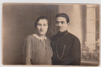 CARTE POSTALA-PREOT SI PREOTEASA-1929 foto