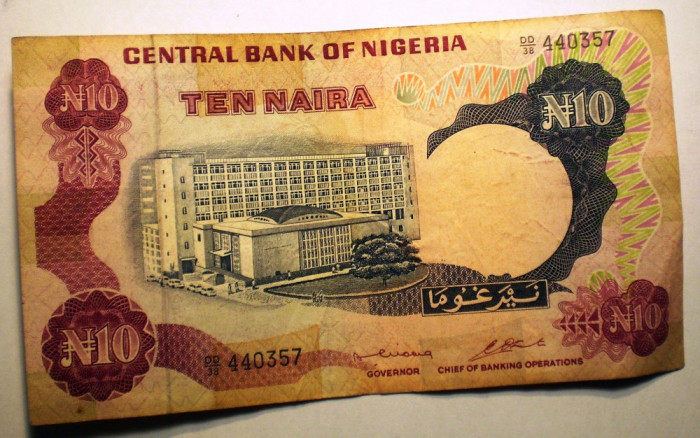 239 NIGERIA 10 NAIRA ND 1973-78 SR. 357