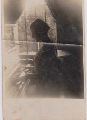 CARTE POSTALA-PIANISTA-1934 foto