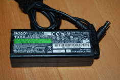 INCARCATOR LAPTOP SONY VAIO 19.5V 2A 39W MODEL VGP-AC19V39 foto