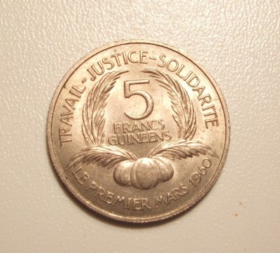 GUINEA / GUINEEA AFRICANA 5 FRANCI 1962 -UNC foto