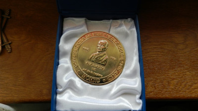 Medalie Vasile Goldis , Universitatea de Vest, mare aurita. foto