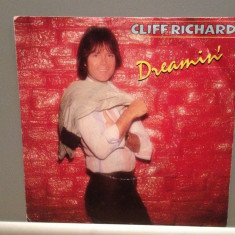 CLIFF RICHARD - DREAMING/DYNAMITE (1980/EMI/RFG) - Vinil Single pe '7/Impecabil