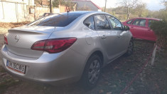 Opel Astra 2014 foto