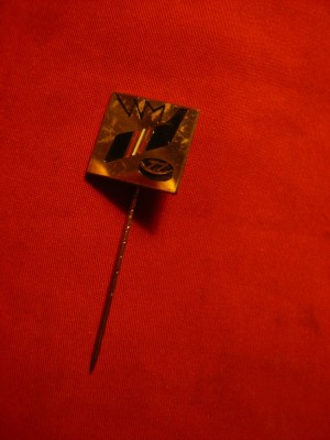 Insigna Campionatele Mondiale Hokey 1977 , metal si email , L= 1,6 cm foto
