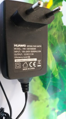 INCARCATOR HUAWEI 12V- 1,5 A foto