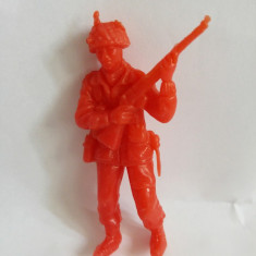 Figurina soldat armata razboi, rosu, 7 cm