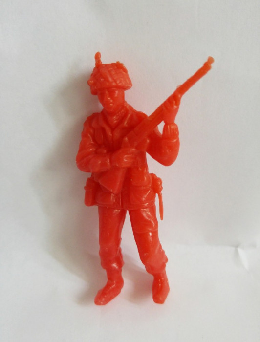 Figurina soldat armata razboi, rosu, 7 cm