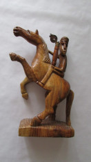 CALARET MONGOL-sculptura in lemn foto