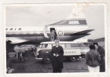 bnk foto - Microbuz Volkswagen Type 2 Transporter pe aeroportul Amsterdam 1959