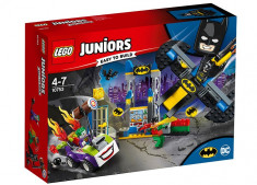 LEGO Juniors - Atacul lui Joker in Batcave 10753 foto