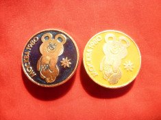 2 Insigne Ursulet Miska -Mascota Olimpiadei 1980 Moscova , metal si email ,d=3cm foto