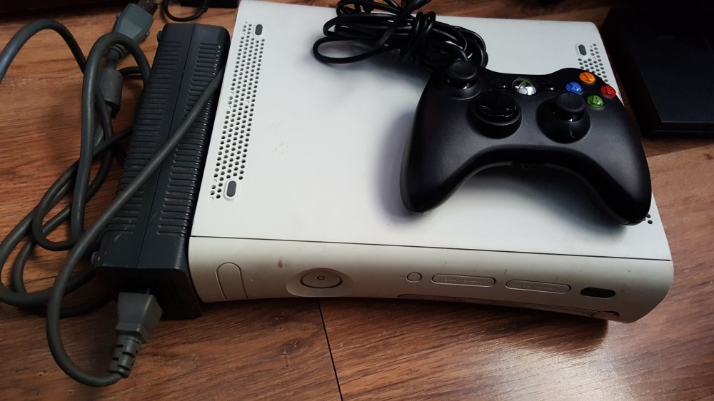 XBOX360 consola XBOX 360 cu HDMI +1 joc bonus Fifa 13, PES, Need for Speed  etc | Okazii.ro