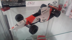 McLaren MP 4/10 AutoArt 1:18 foto