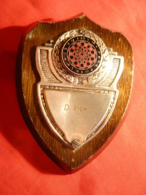 Placheta veche - Premiu Darts -argint sau metal placat cu argint-pe suport lemn foto