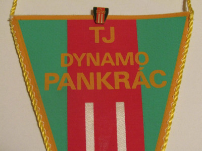 Fanion fotbal + insigna-TJ DYNAMO PANKRAC Praga (Cehia) foto