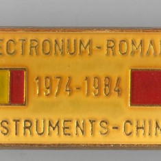 Expo Beijing Electronum Romania - China 1974-1984 - Insigna RARA