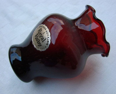 Impresionanta vaza din sticla rubinie marca Royal provenienta S.U.A. foto