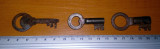 Cumpara ieftin LOT 3 CHEI VECHI , ANTICE