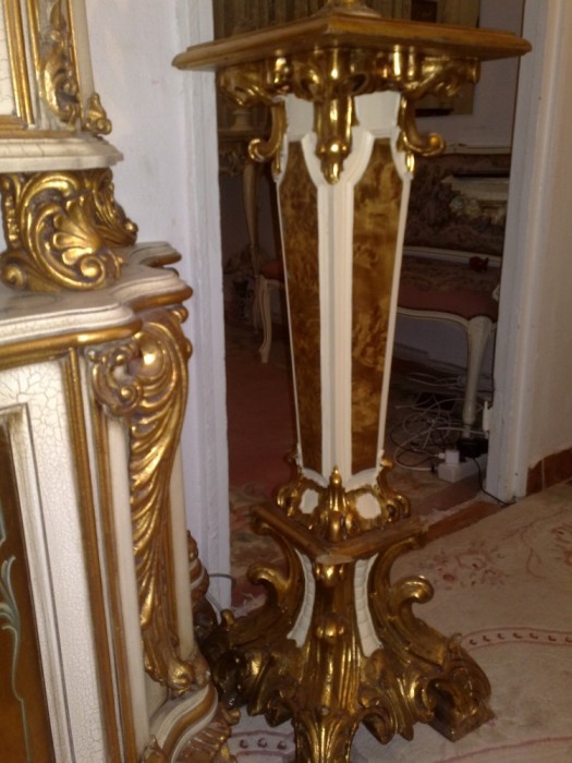 piedestal/stativ/suport antic,lemn masiv sculptat manual,foita aur,sf.sec 19 foto mare piedestal/stativ/suport antic,lemn masiv sculptat manual,foita aur,sf.sec 19 foto mare