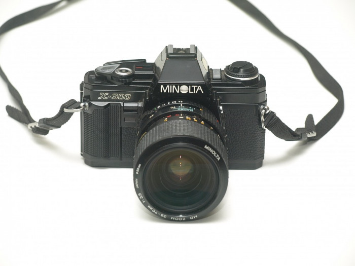 SLR Minolta X-300 + obiectiv 35-70mm f3.5