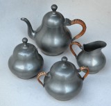 Cumpara ieftin Deosebit set pentru servire ceai sau cafea realizat din cositor - Olanda Zwolle, Vase
