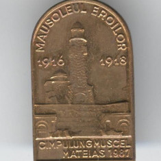 1916-1918 MAUZOLEUL EROILOR din Campulung Muscel - Insigna omagiala Militara