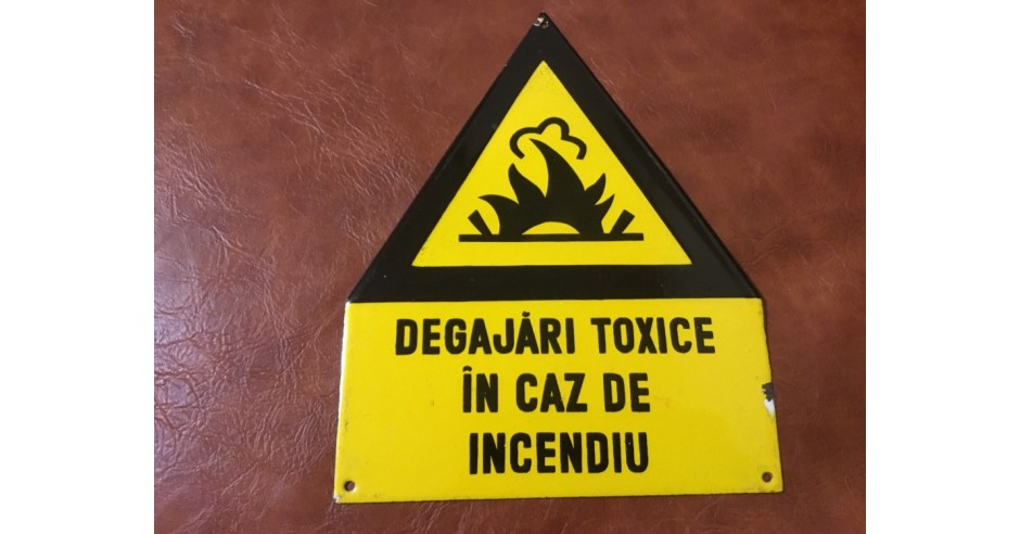 Placa / indicator din tabla emailata - Degajari toxice in caz de ...