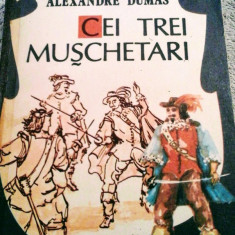 Alexandre Dumas - Cei trei mușchetari , 650 pagini, 20 lei