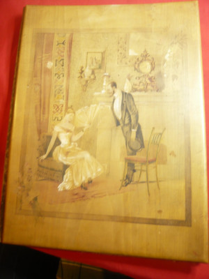 Coperti de Dosar din placa din lemn cu scena de salon gravata si pictata ,semnat foto
