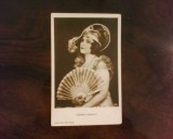 Poza cinematografie, reprezentand-o pe actrita Natalie Lissenko