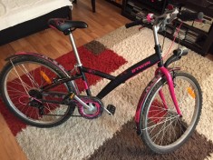 Vand bicicleta fete 24&amp;#039;&amp;#039; POPLY 500 B&amp;#039;TWIN negru&amp;amp; roz de la Decathlon foto