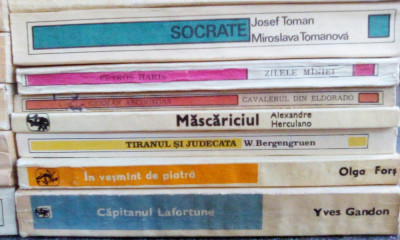 colecția romanului istoric, editura Univers - lot 48 volume. foto