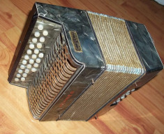 acordeon mic Hohner Preciosa magazinul Babos Bela Sibiu dupa 1935 foto