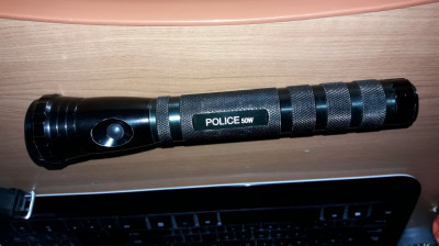 LANTERNA POLICE 50 W CU LED . foto