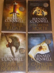 BERNARD CORNWELL - SERIA ULTIMUL REGAT - VOL. 1, 2, 3, 4 (VIKINGI, LAST KINGDOM) foto