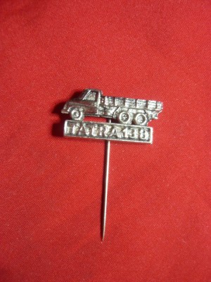 Insigna Camion Tatra 138 ,metal ,L= 2,8 cm foto