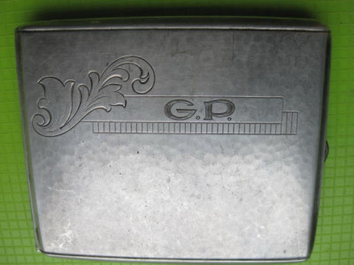 9159-Tabachera veche alpaca argintata personalizata GP tigarete mici. foto
