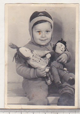 bnk foto - Copii cu jucarii - papusi anii `60 foto