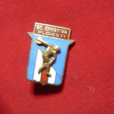 Insigna Scoala Sportiva Ploiesti ,h= 2,2 cm ,metal si email