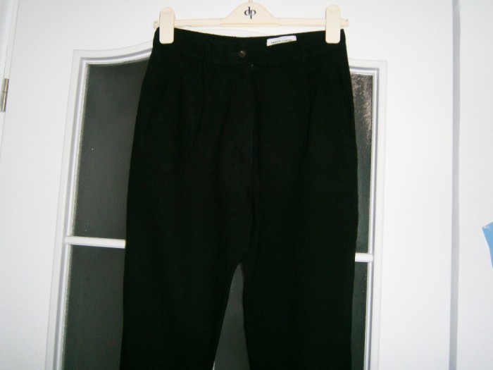 Pantaloni casual dama United Colors of Benetton,mar S, in stare buna! foto mare Pantaloni casual dama United Colors of Benetton,mar S, in stare buna! foto mare
