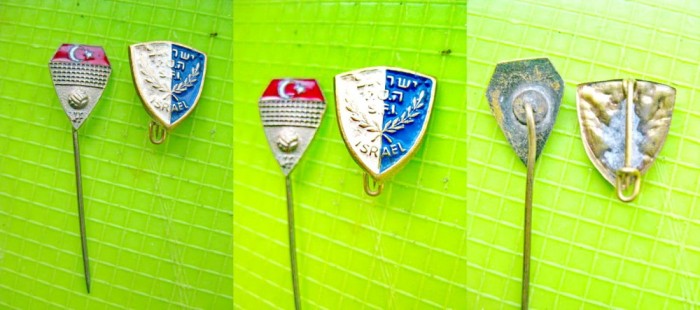 2 Insigne mici Israel si Turcia- cca 1/ 1 cm. Metal emailat. 2 Insigne mici Israel si Turcia- cca 1/ 1 cm. Metal emailat.